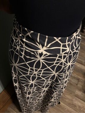 Roz & Ali Black Maxi Skirt with Cream Geometric Print